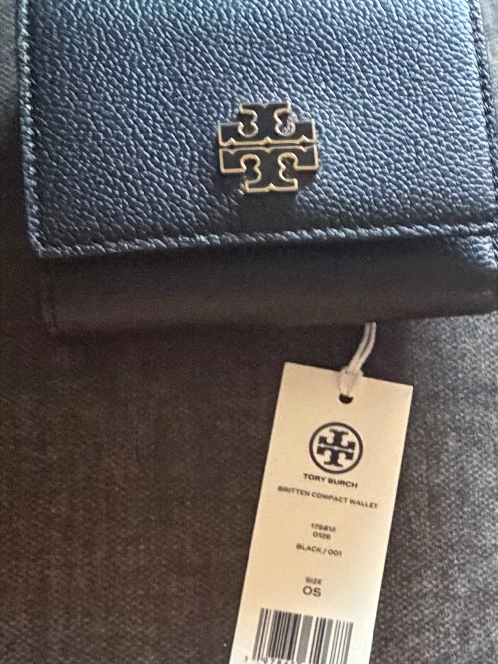 Tory Burch Britten Compact Wallet in black pebbled leather. - Picture 13 of 13